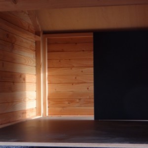 Dzięki klapie można z łatwością wejść do budy Turbo, aby ją wyczyścić.