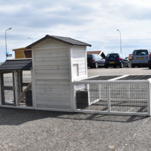 Zajrzyjmy do tylnej części klatki dla królików Double Small.