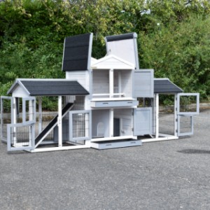 Klatka dla królików Double Small ma wiele drzwi