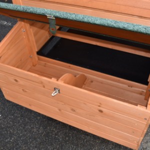 Pudełko lęgowe klatki dla królików Holiday Large podzielone jest na 2 części