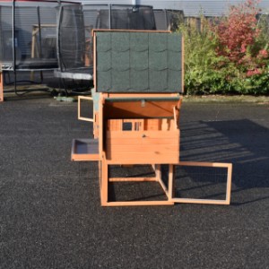 Duża kombinacja Prestige Medium jest wyposażona w legowisko