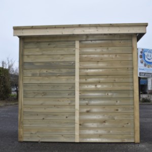 Rzut oka na lewą stronę budy dla psów Modul FORZ