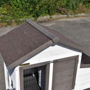 Dach klatki dla królików Prestige Small jest wyposażony w membranę dachową