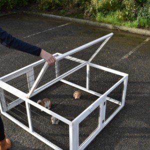 Wybieg dla królików Multirun ma praktyczny, składany dach