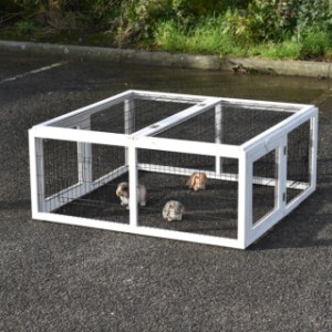 Wybieg dla królików Multirun White jest łatwy do przenoszenia