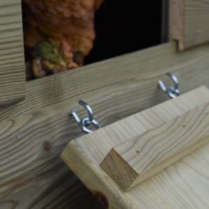 Kurnik Chicky 2 ma łatwą do (de)montażu rampę