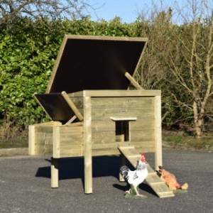 Kurnik Chicky 2 ma dachy na zawiasach