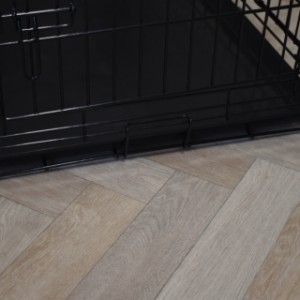 Klatka dla psów Strong L jest wyposażona w plastikową miskę