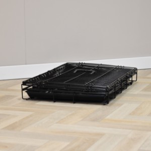 Klatkę dla psa Strong M można łatwo złożyć