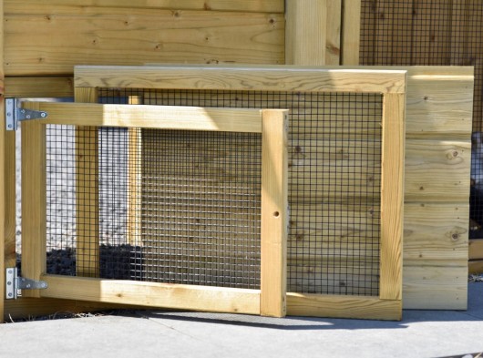 3 panele, 1 drzwi, 1 siatka, 1 drewno