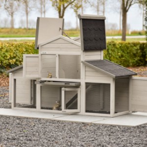 Budka dla królików Annemieke ma przestronne drzwi