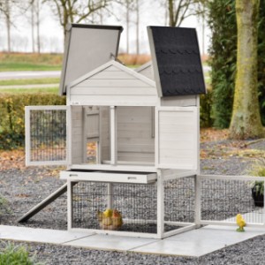 Prestige Medium posiada wiele drzwi i klap, co ułatwia czyszczenie.