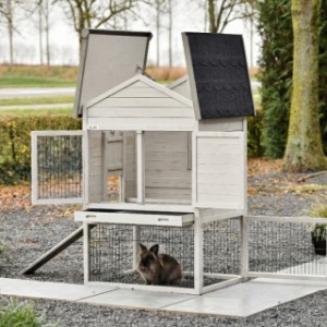 Prestige Medium posiada wiele drzwiczek i klap, co ułatwia czyszczenie.