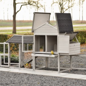 Prestige Medium posiada wiele drzwiczek i klap, co ułatwia czyszczenie.