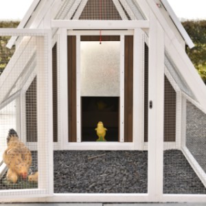 Aluminiową klapkę można łatwo otwierać i zamykać za pomocą sznurka