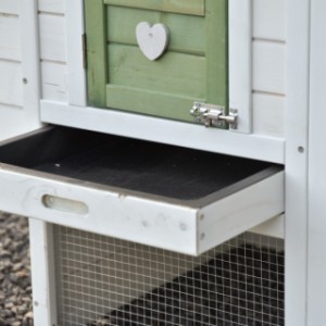 Noah ma wysuwaną plastikową szufladę