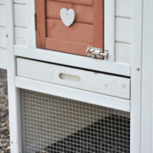 Noah ma wysuwaną plastikową szufladę