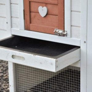 Noah ma wysuwaną plastikową szufladę