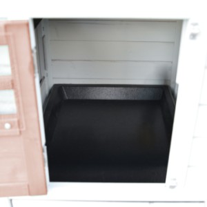 Noah ma ładne podwyższone schronienie nocne