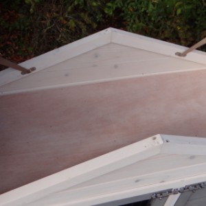 Kojec dla królików Regular Small ma poręczne miejsce do przechowywania