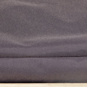 Poszewka na poduszkę jest wykonana z tkaniny zewnętrznej