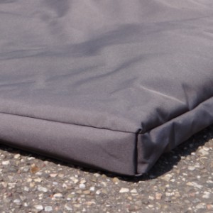 Poduszka dla psa Reno jest wykonana z tkaniny odpornej na każdą pogodę